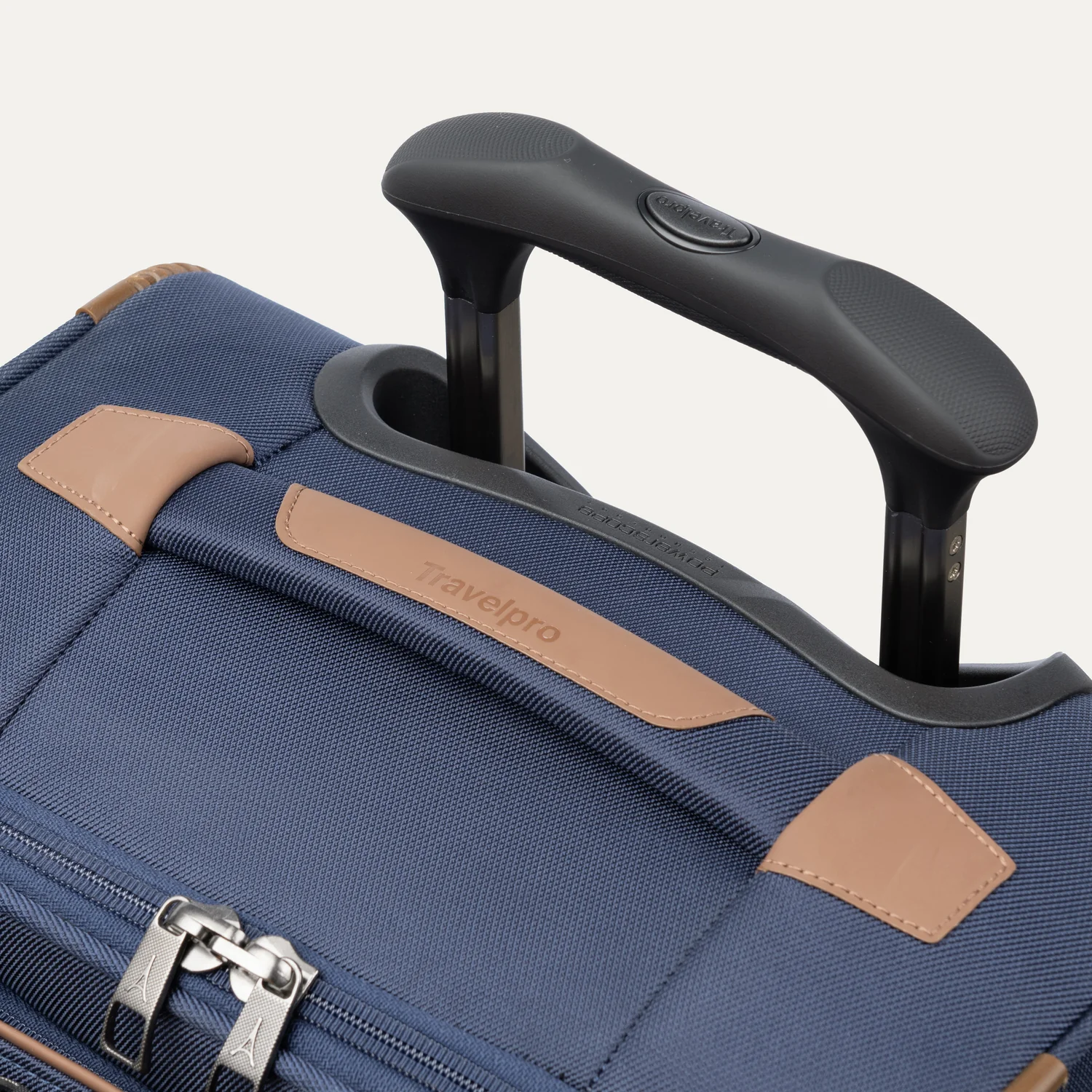 Crew™ Classic Carry-On / Medium Check-in Luggage Set - Image 7
