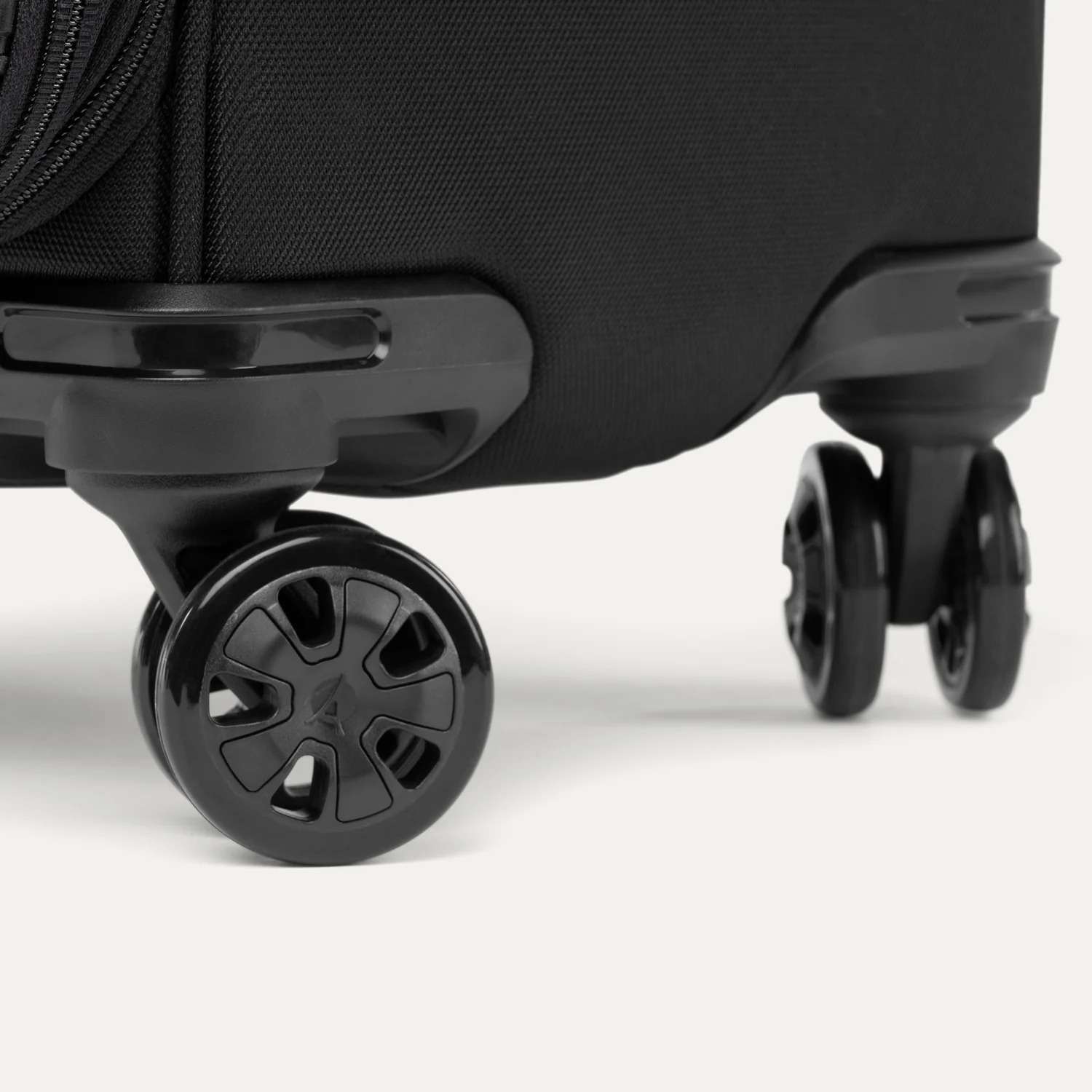 Crew™ Classic Large Check-in Expandable Spinner - Image 30