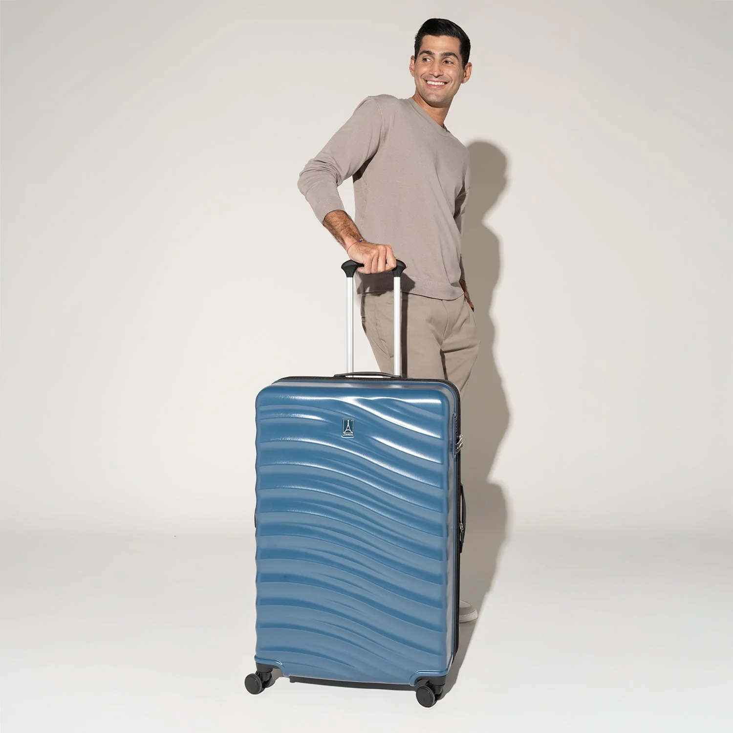 Maxlite® Air V2 Large Check-In Hardside Spinner - Image 4