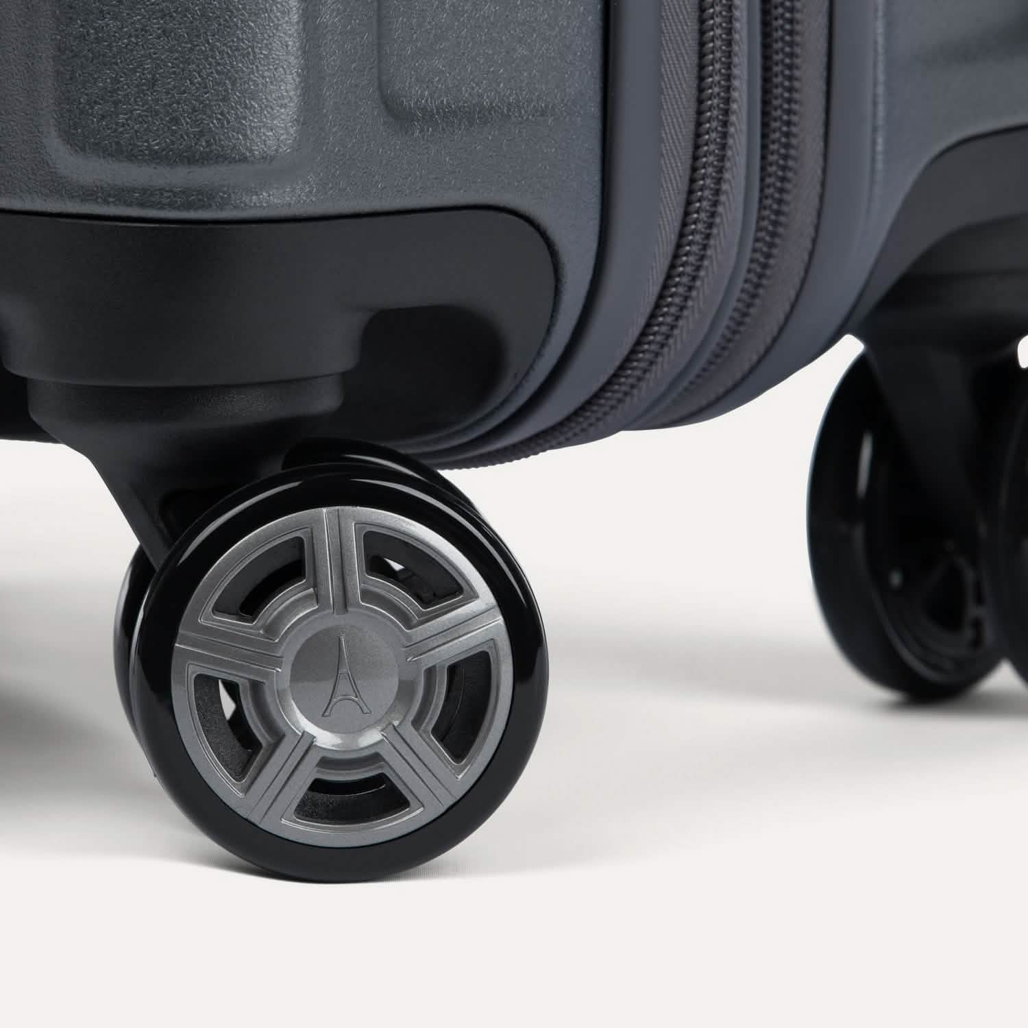 Platinum® Elite Compact Carry-On Hardside Spinner - Image 11