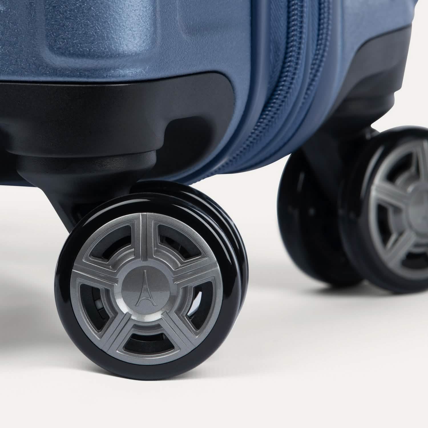 Platinum® Elite Compact Carry-On Hardside Spinner - Image 30