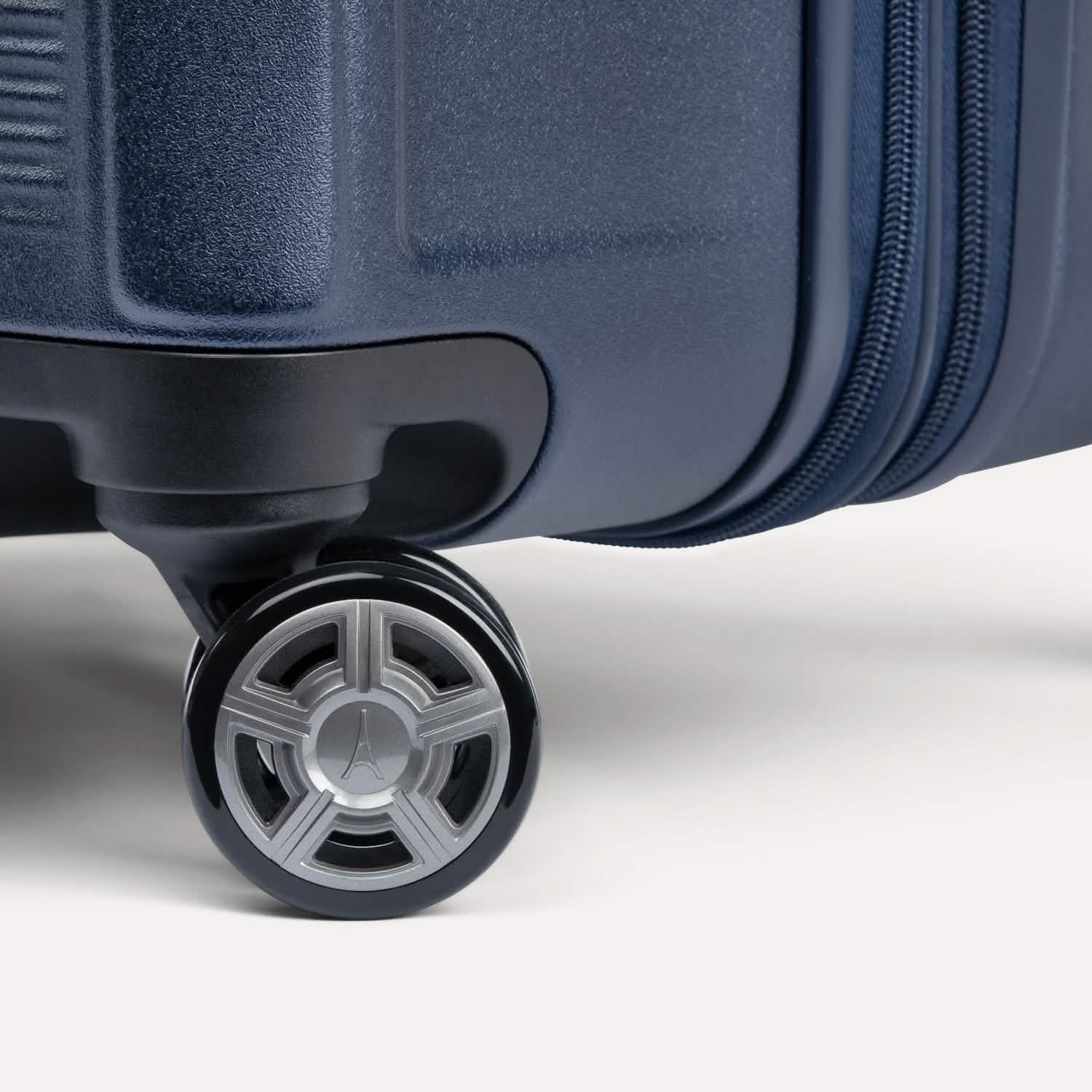 Platinum® Elite Medium Check-In Hardside Spinner - Image 16