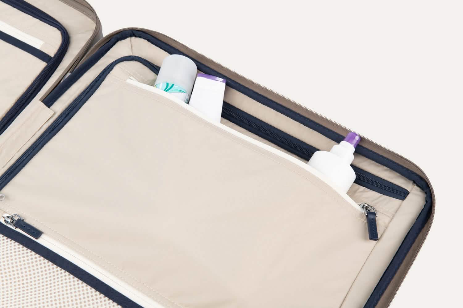 Platinum® Elite Medium Check-In Hardside Spinner - Image 9